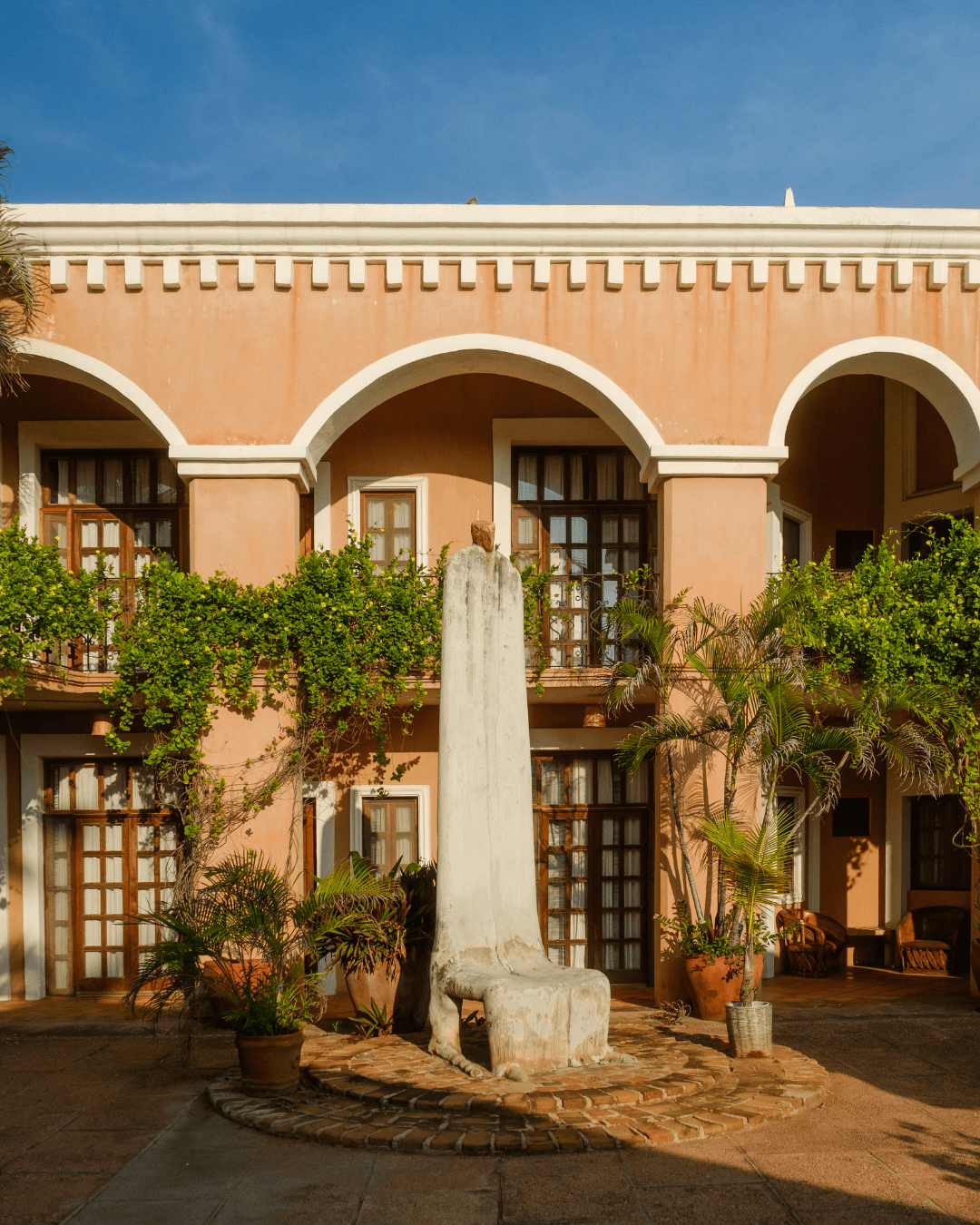 HERMOSA ARQUITECTURA CON ÁREAS TRANQUILAS